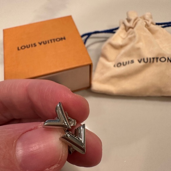 Louis Vuitton Essential V Stud Earrings - Picture 1 of 4